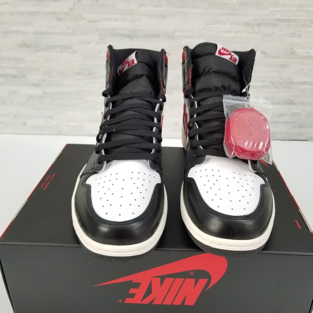 🛑SOLD🛑New JORDAN 1 Retro High OG Sneakers - Picture 3 of 8